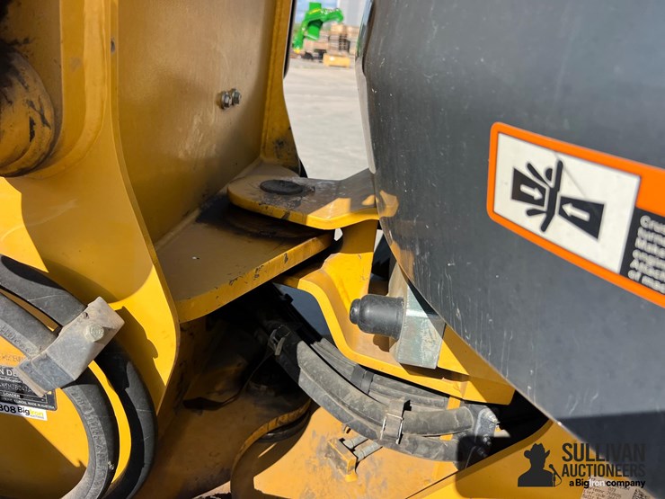 2018-deere-244k-image-12