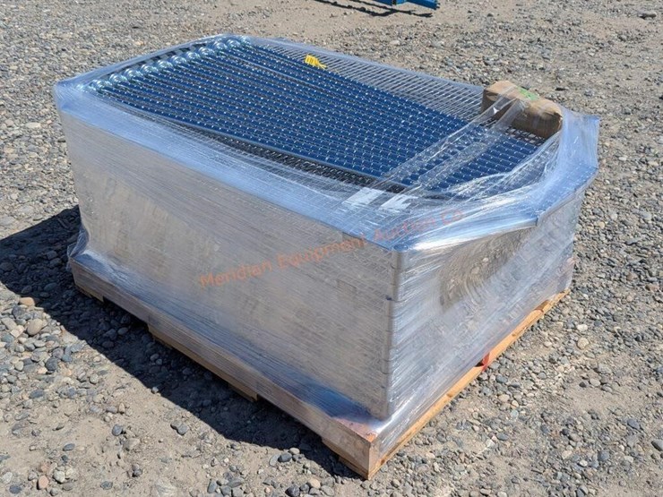 3--sets-of-unused-wire-rolling-racks-image-4