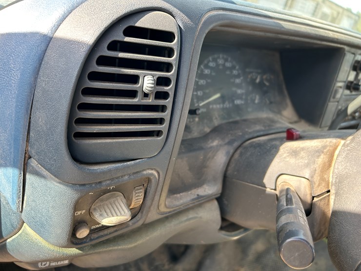2005-chevrolet-1500-image-47