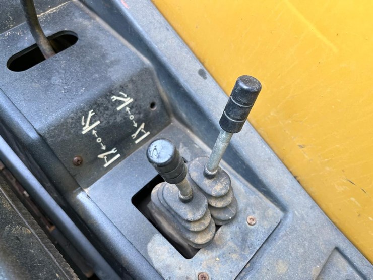 caterpillar-tl943-image-38
