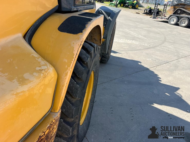 2018-deere-244k-image-18