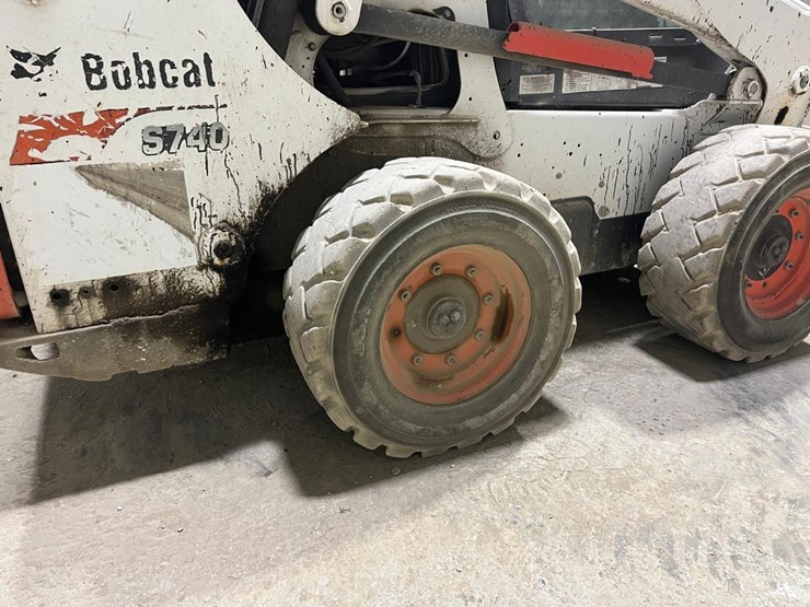 2018-bobcat-s740-image-15