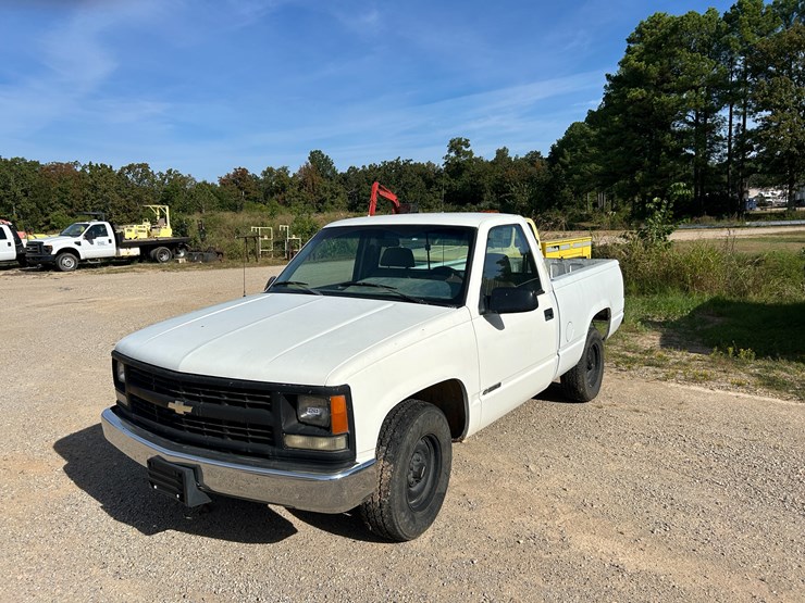 2005-chevrolet-1500-image-1