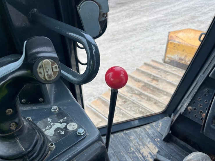 2015-deere-650k-image-31