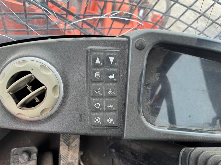 2016-doosan-dl250-image-24