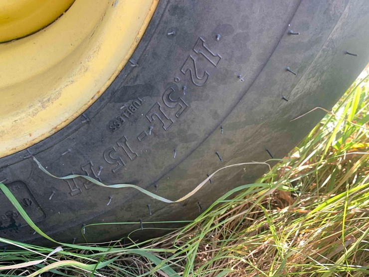 2010-john-deere-2410-image-10