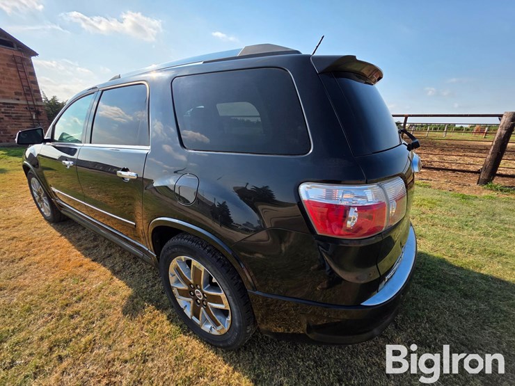2012-gmc-acadia-denali-image-17
