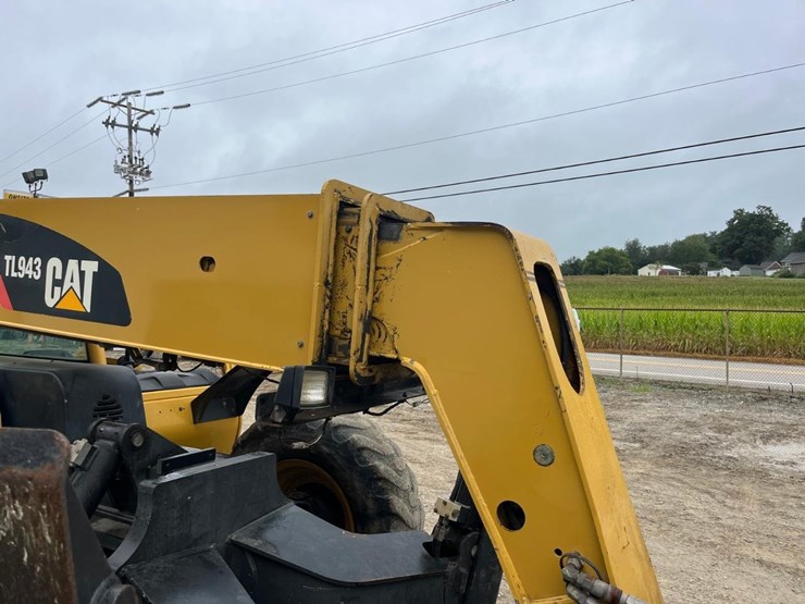 caterpillar-tl943-image-22
