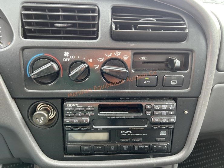 1995-toyota-camry-le-sedan-image-33