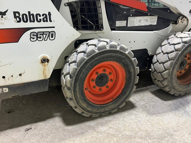 2019-bobcat-s570-image-15