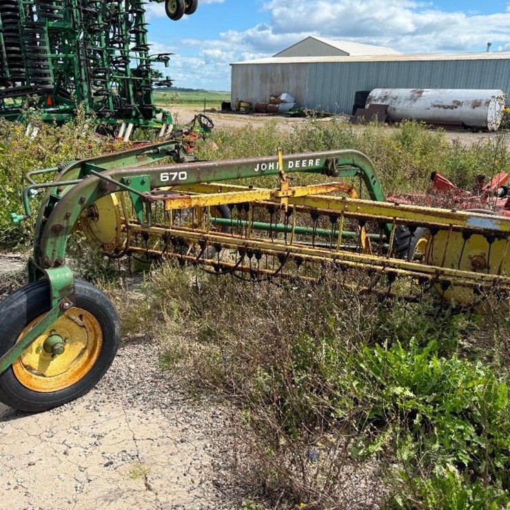 JOHN DEERE 670