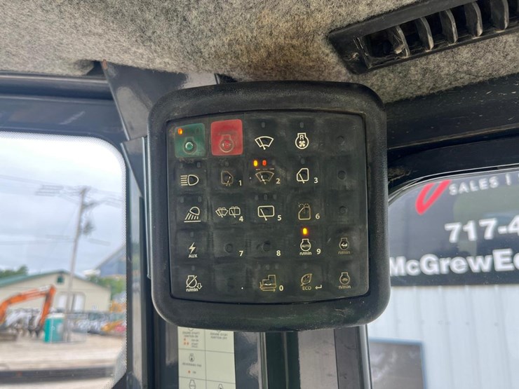 2015-deere-650k-image-25
