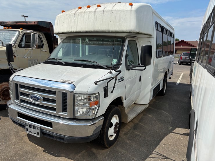 2013-ford-e450-image-2