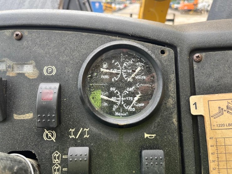 caterpillar-tl943-image-33
