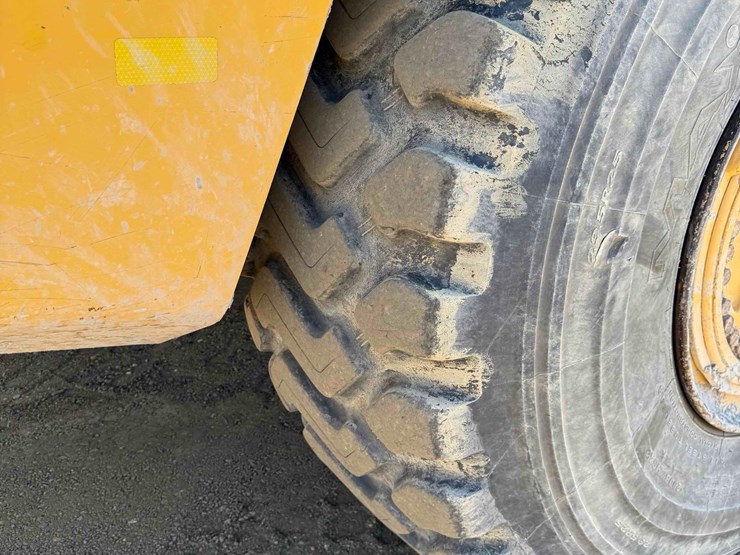 2014-deere-370e-image-11