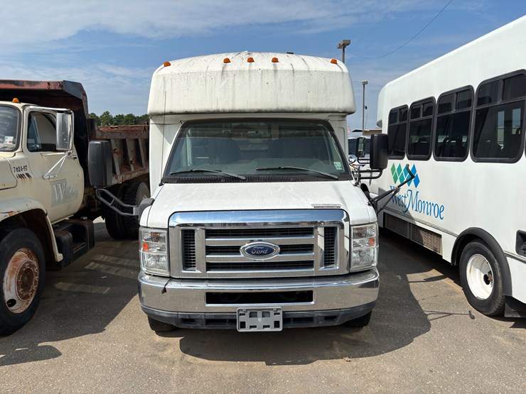2013-ford-e450-image-3
