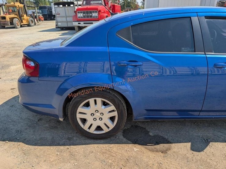 2014-dodge-avenger-sedan-image-16