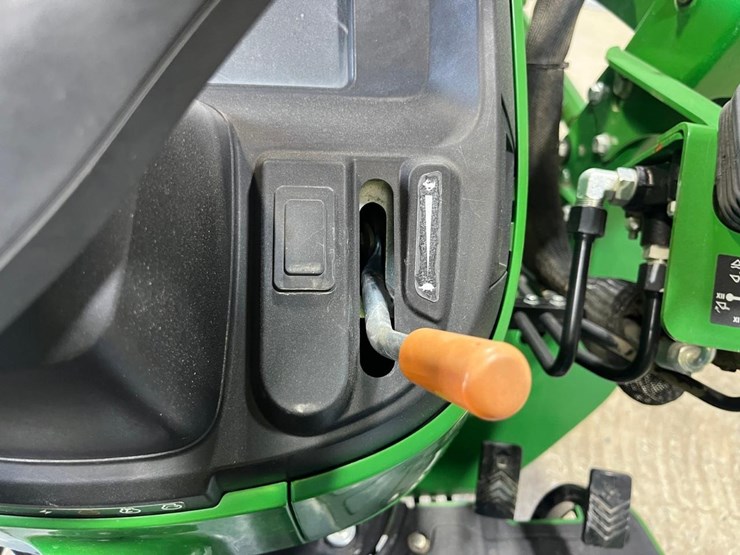 2019-john-deere-3025e-image-25