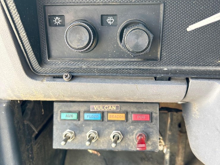 1996-ford-f800-image-21