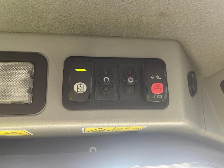 2017-caterpillar-226d-image-26