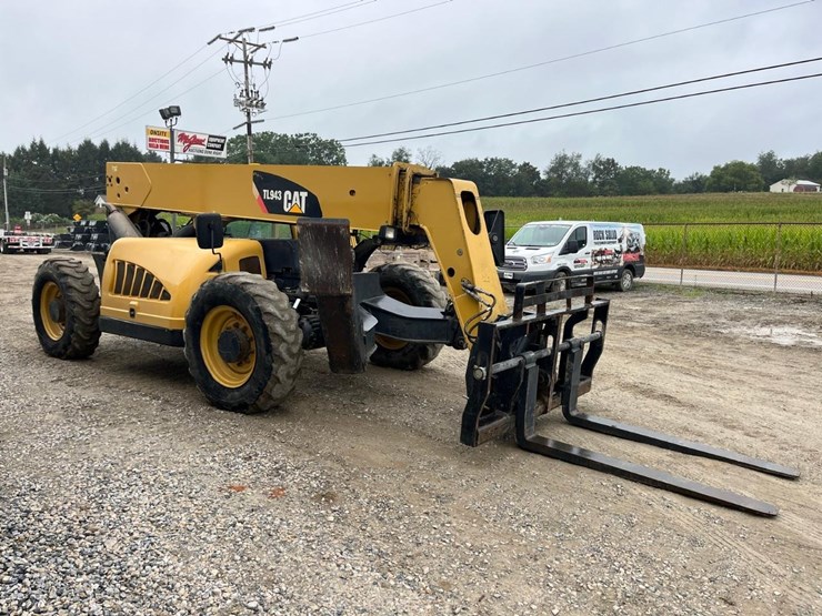 caterpillar-tl943-image-7