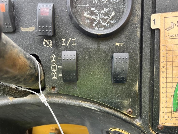 caterpillar-tl943-image-32