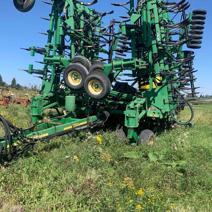 JOHN DEERE 1820
