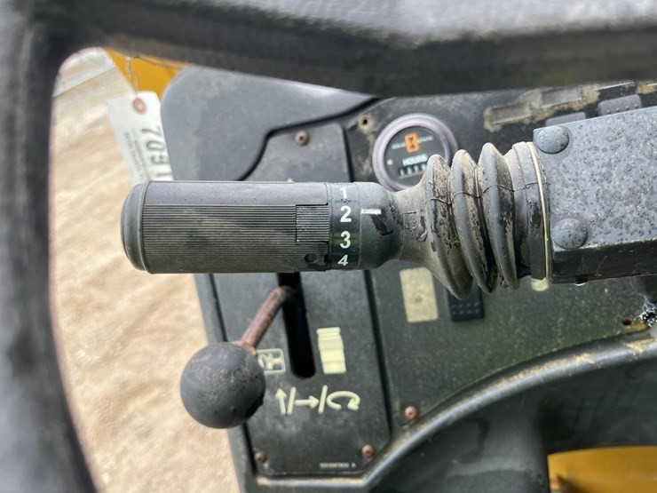caterpillar-tl943-image-30