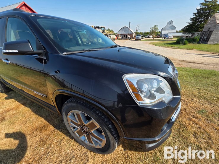 2012-gmc-acadia-denali-image-12