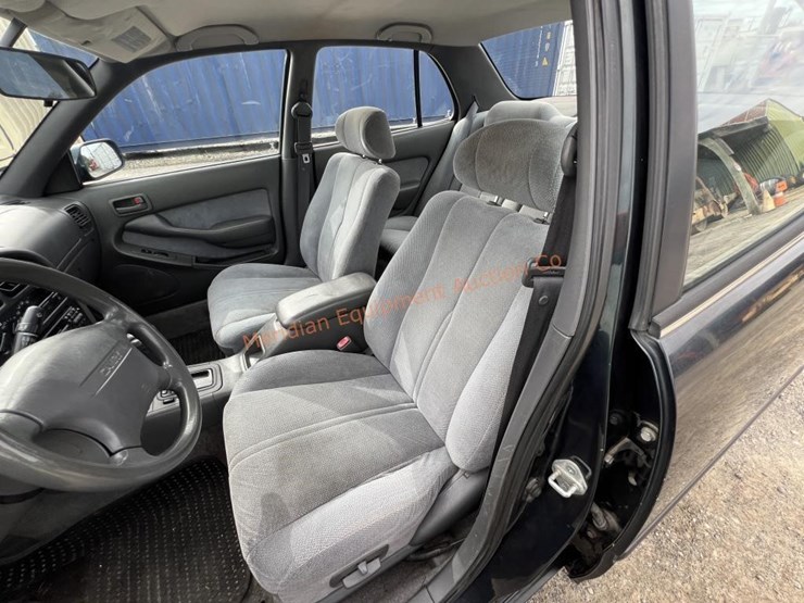 1995-toyota-camry-le-sedan-image-25