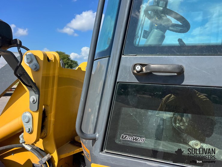 2018-deere-244k-image-14