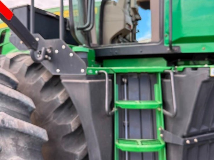 2013-john-deere-9560r-image-11