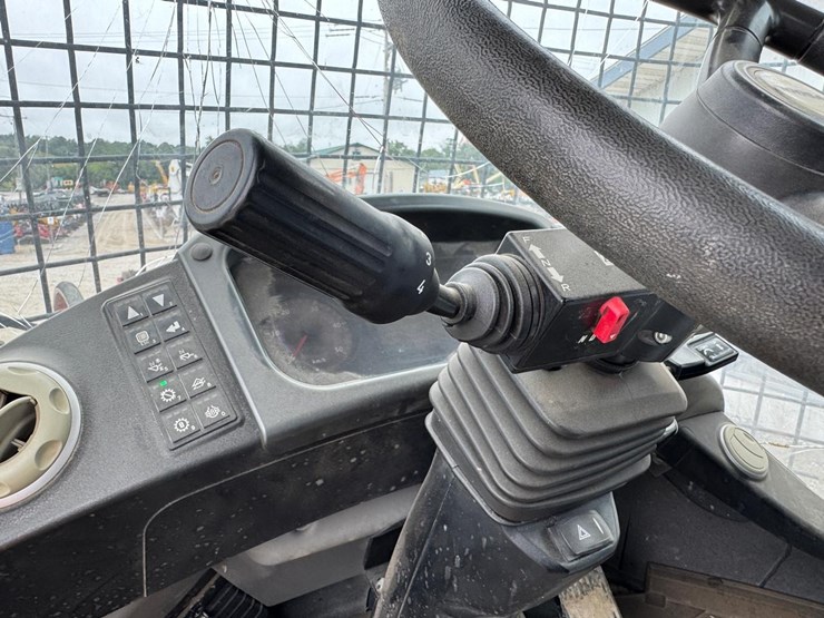 2016-doosan-dl250-image-26
