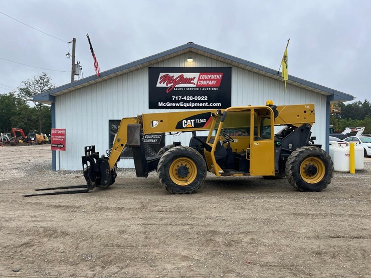 caterpillar-tl943-image-1