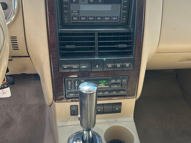 2006-ford-explorer-image-15