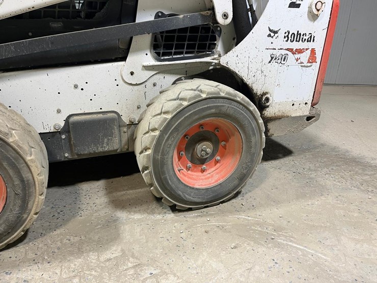 2018-bobcat-s740-image-13