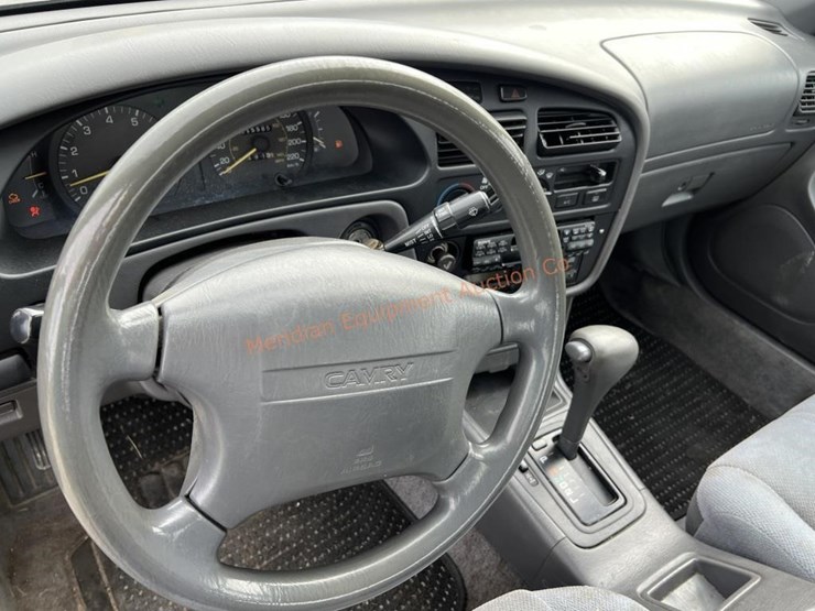 1995-toyota-camry-le-sedan-image-31
