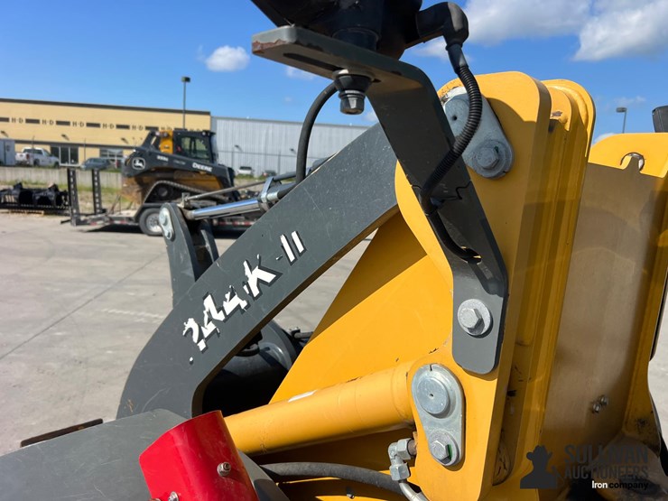 2018-deere-244k-image-11