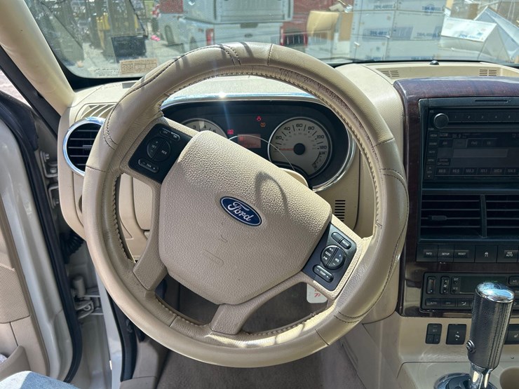 2006-ford-explorer-image-16