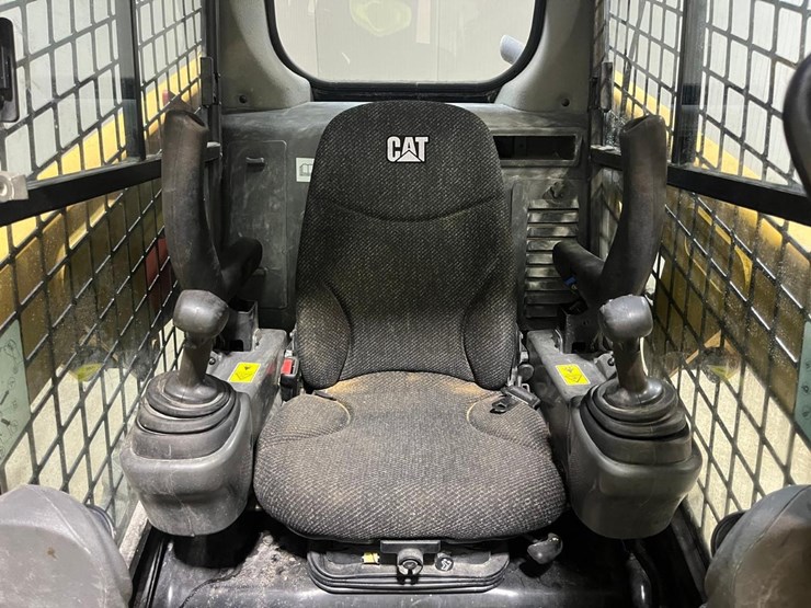 2017-caterpillar-226d-image-18
