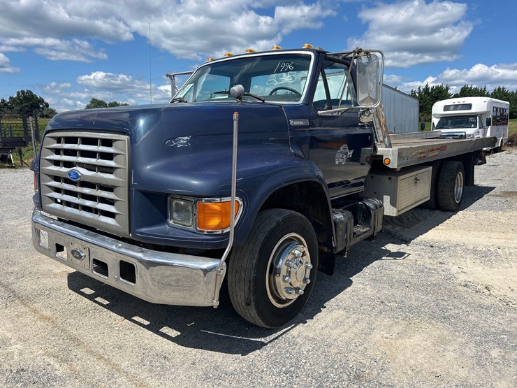 1996-ford-f800-image-1