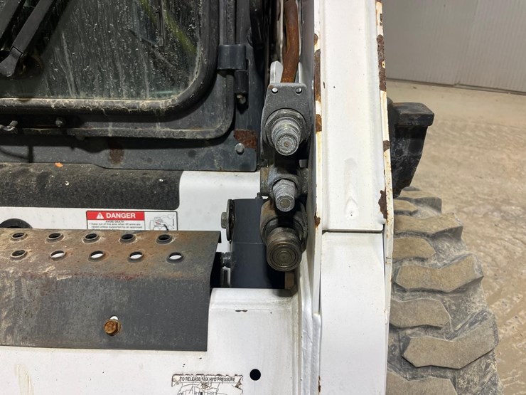2006-bobcat-s160-image-11