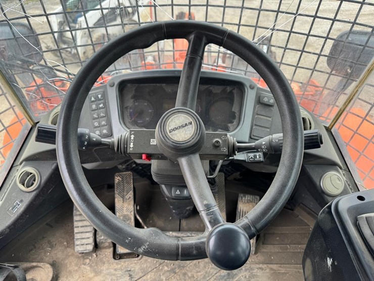 2016-doosan-dl250-image-22