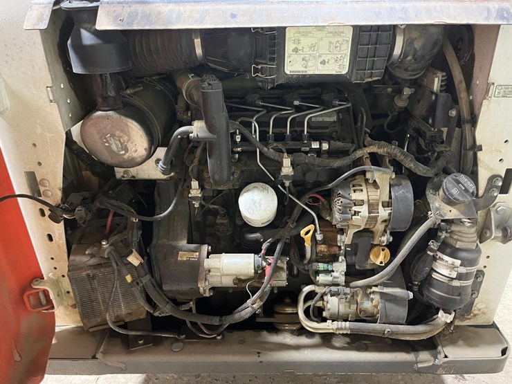 2019-bobcat-s570-image-14