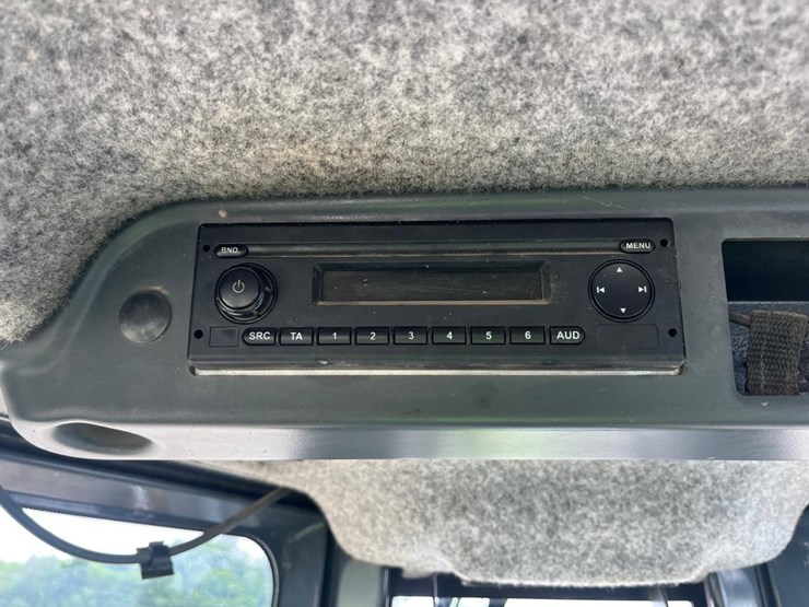 2015-deere-650k-image-30