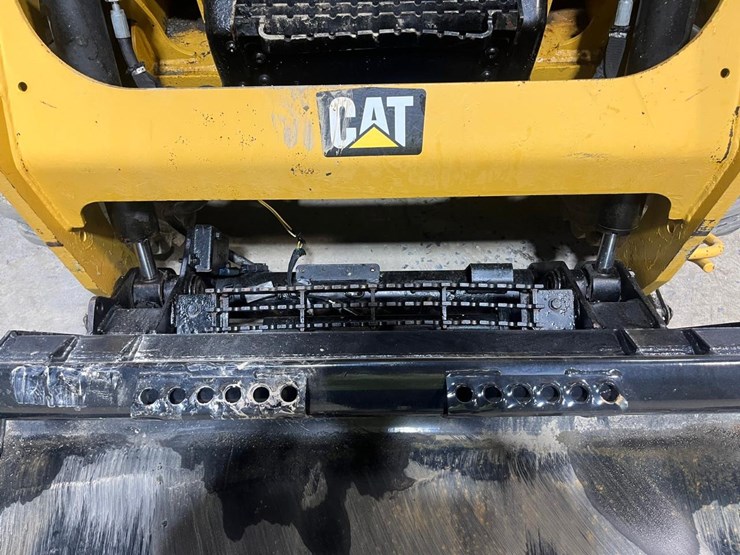 2017-caterpillar-226d-image-10