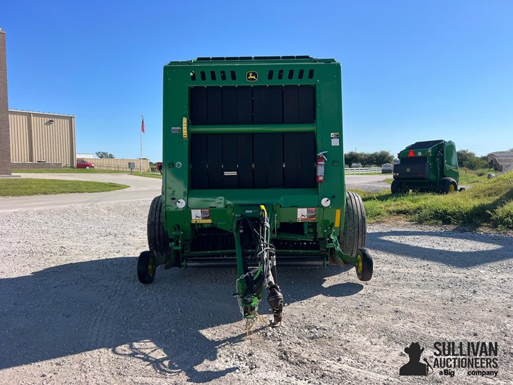 2019-john-deere-560m-image-2