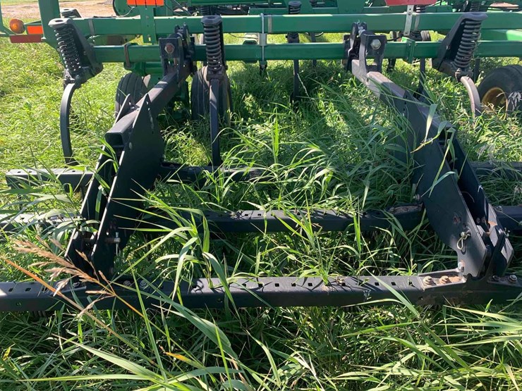 2010-john-deere-2410-image-13