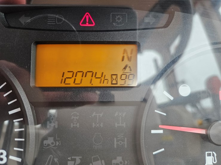 2015-kubota-m135x-image-19