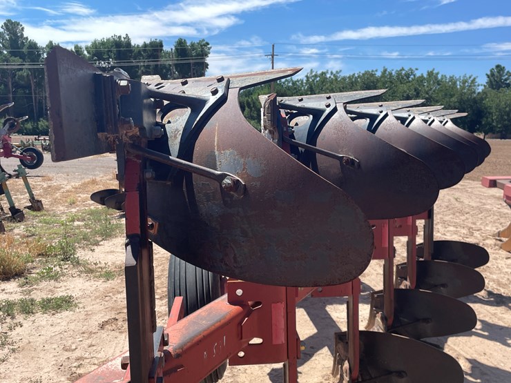 #9034-•-case-ih-6-bottom-roll-over-plow-image-26